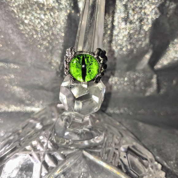 Jewelry - Ring, Green Eye Eyeball, Silver Tone, Fashion Size 9 Halloween, Watching You